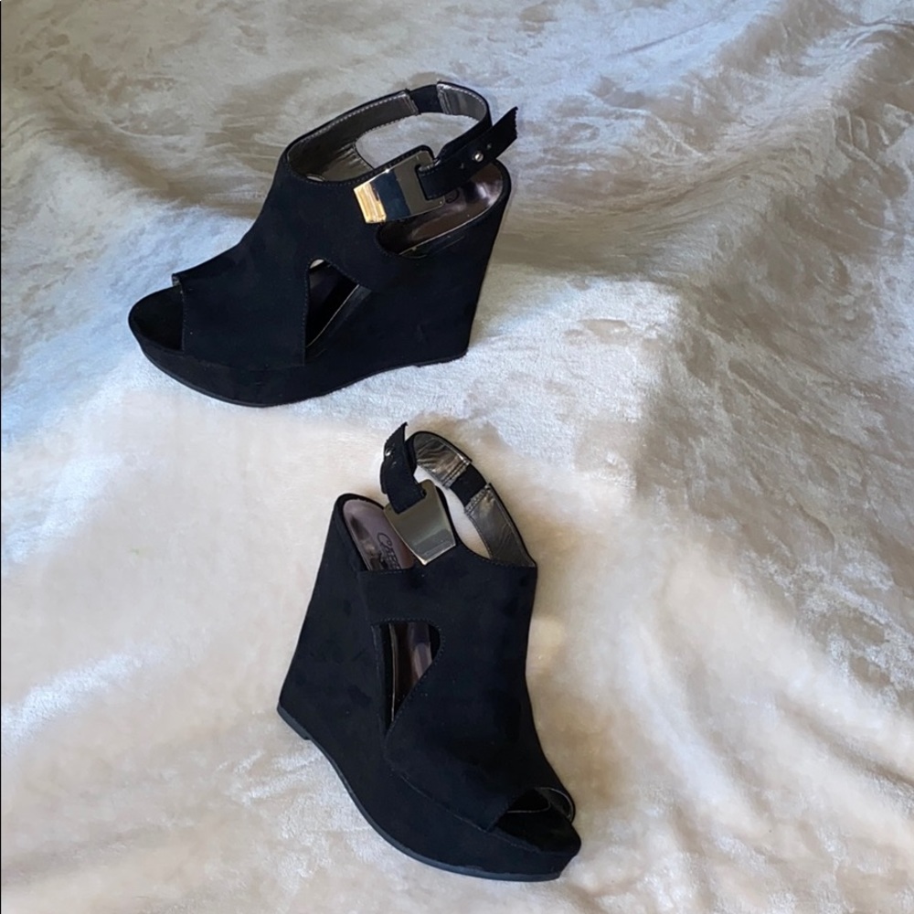 Carlos Santana Blank Suede Wedges size 7